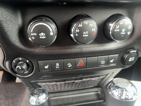 Used 2017 Jeep Wrangler Unlimited Sahara AWD/4WD image 16