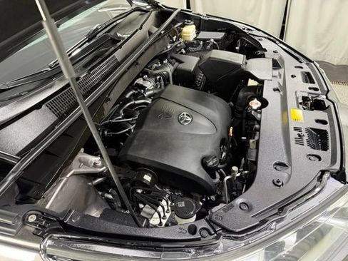 Used 2018 Toyota Highlander Limited AWD/4WD image 31