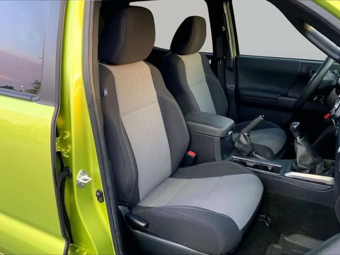 Used 2023 Toyota Tacoma TRD Off-Road w/ Advanced Technology Package AWD/4WD image 9
