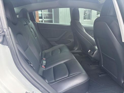 Used 2022 Tesla Model 3 Long Range AWD/4WD image 19