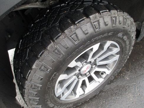 Used 2022 GMC Sierra 1500 AT4 w/ AT4 Premium Package image 13