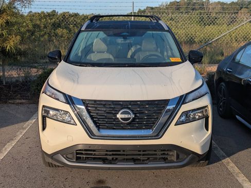 Certified 2023 Nissan Rogue SL w/ SL Premium Package FWD image 4