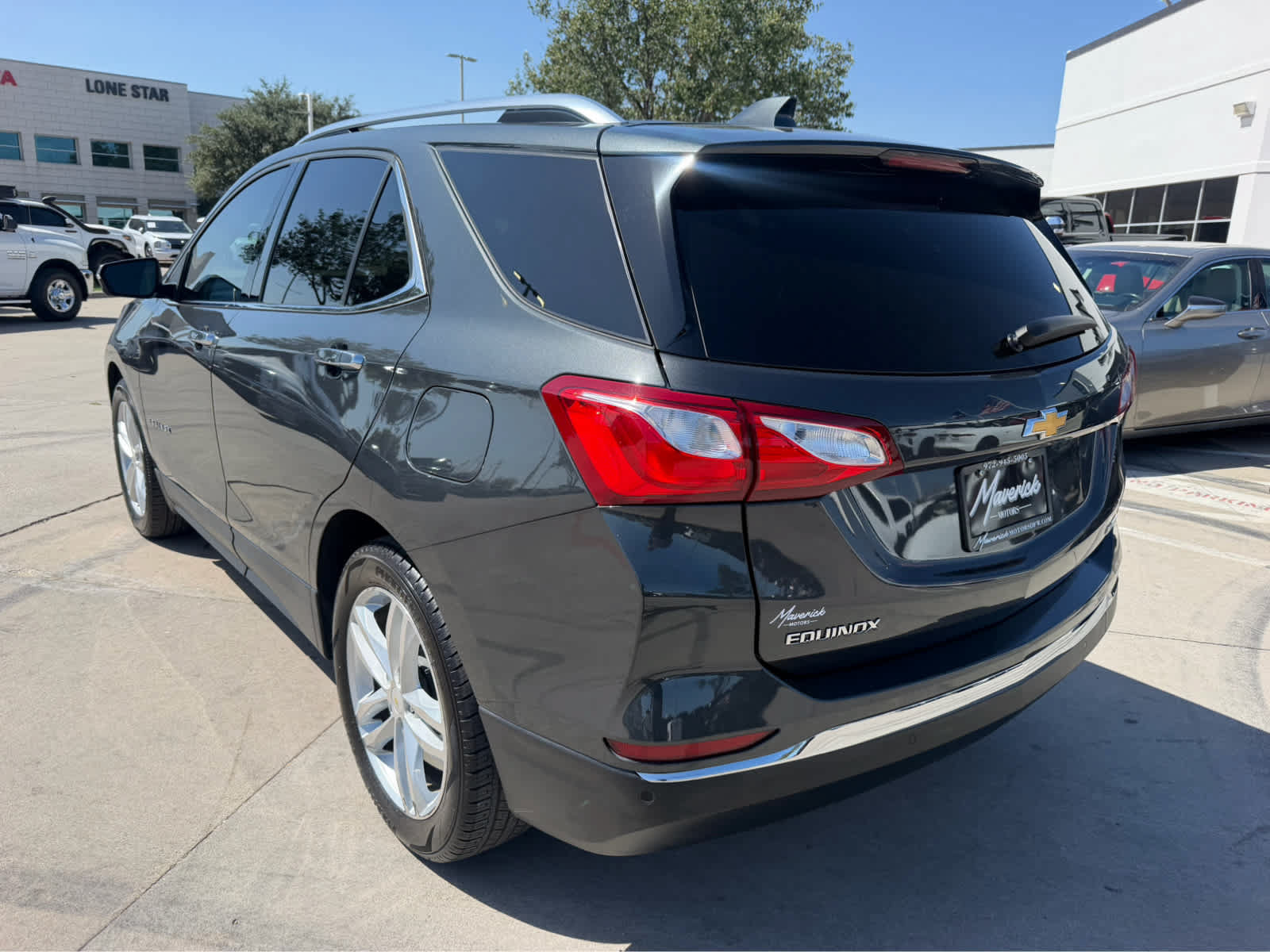 Used 2018 Chevrolet Equinox Premier FWD image 2