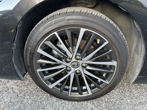 Used 2024 Lexus ES 350 w/ Premium Package FWD image 9
