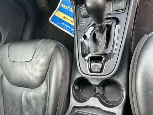 Used 2023 Jeep Cherokee Altitude Lux image 21