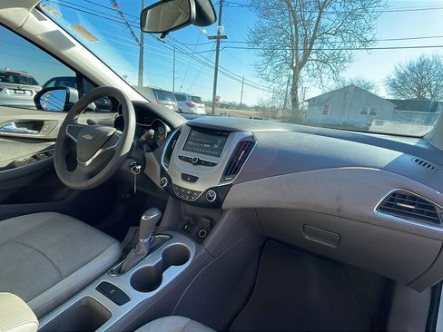 Used 2018 Chevrolet Cruze LS image 24