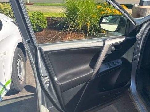 Used 2018 Toyota RAV4 LE w/ All Weather Liner Package AWD/4WD image 7