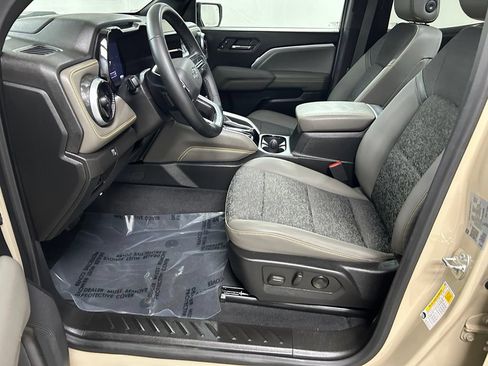 Used 2024 Chevrolet Colorado ZR2 w/ Technology Package AWD/4WD image 11
