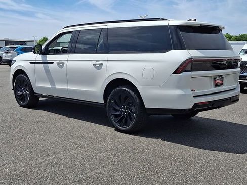 New 2026 Lincoln Navigator L Reserve AWD/4WD image 4