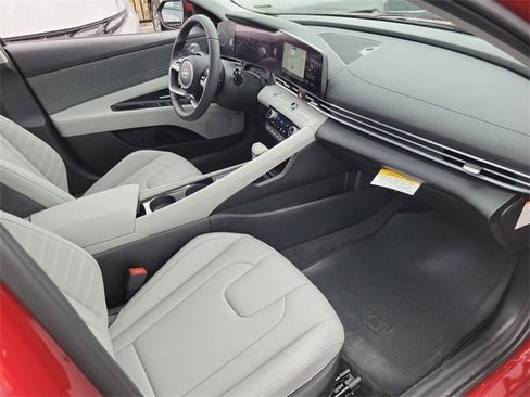 New 2025 Hyundai Elantra Limited image 18