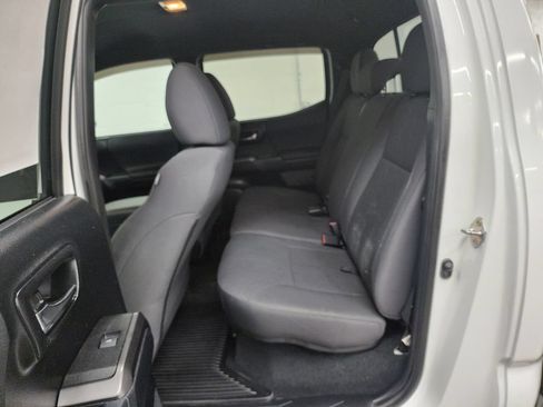 Used 2018 Toyota Tacoma TRD Sport w/ Exterior Package AWD/4WD image 24