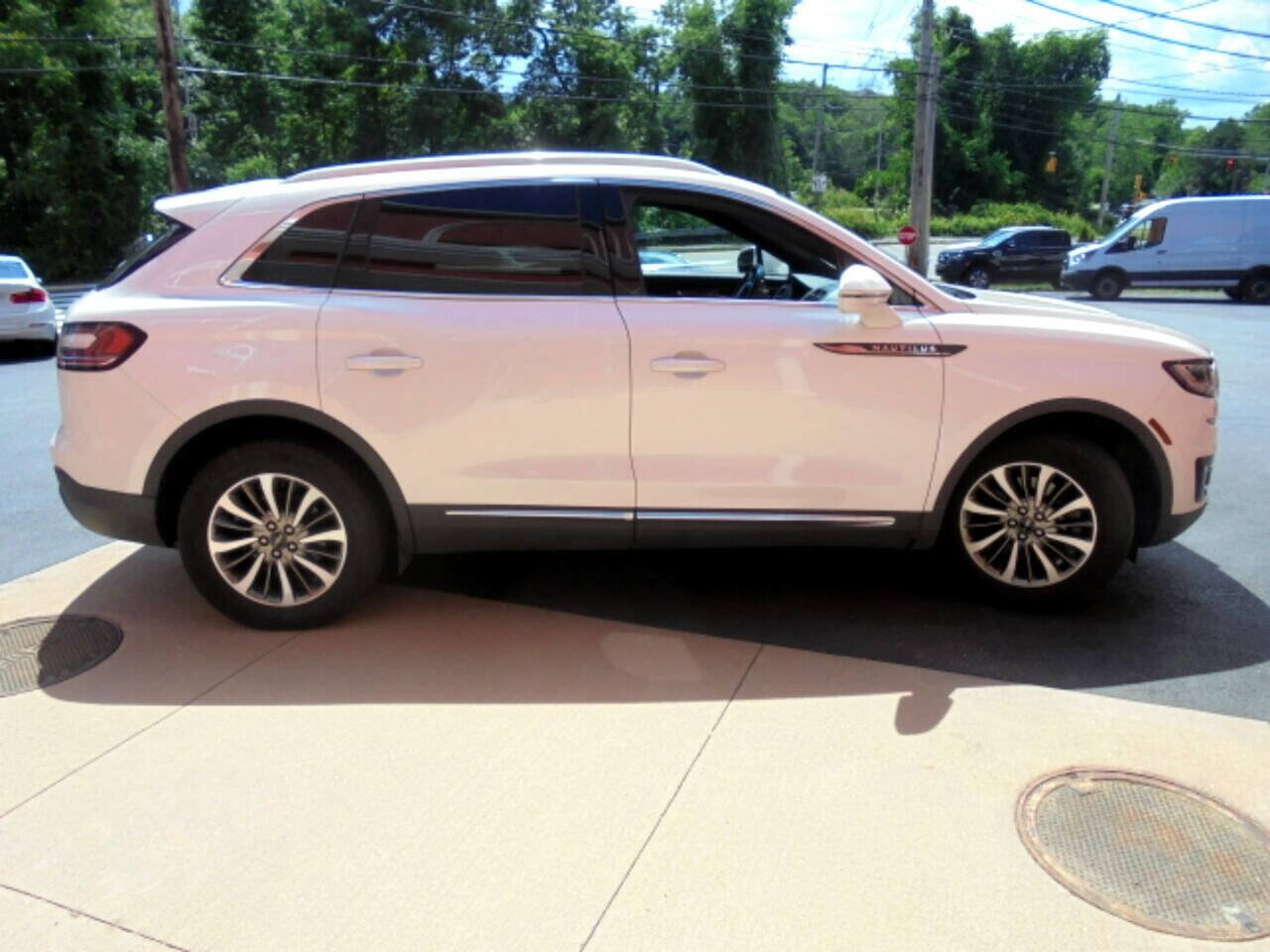 Used 2019 Lincoln Nautilus Select AWD/4WD image 4