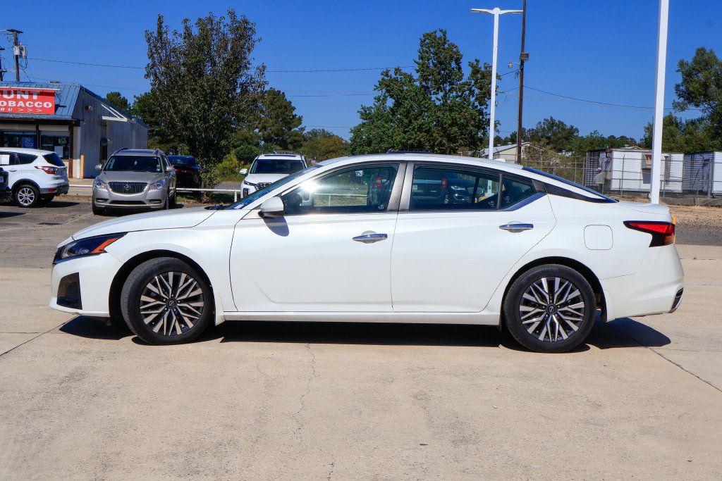 Used 2023 Nissan Altima 2.5 SV w/ SV Premium Package FWD image 25
