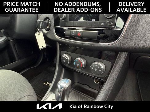 Used 2011 Chrysler 200 LX FWD image 28