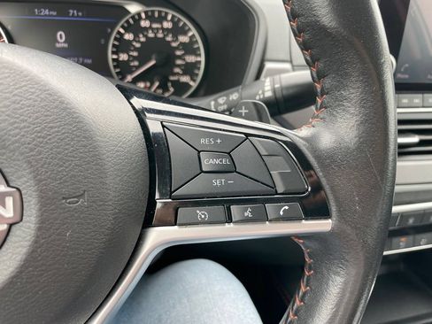 Used 2024 Nissan Altima 2.5 SR FWD image 18