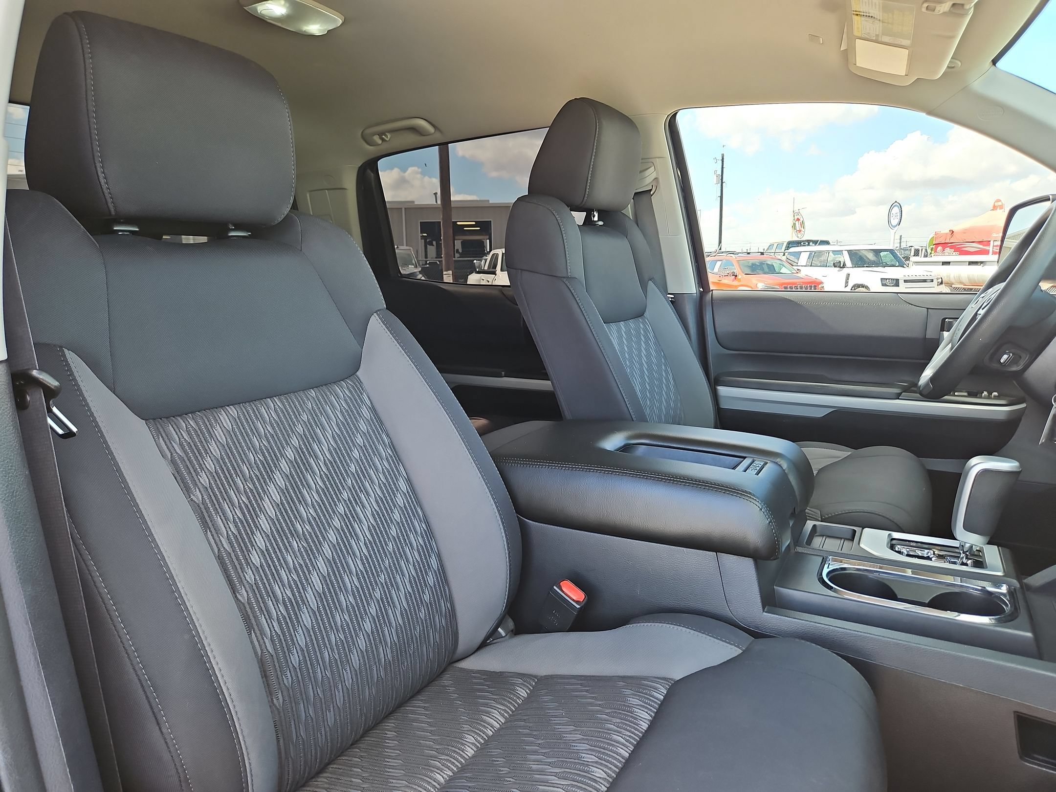 Used 2021 Toyota Tundra SR5 w/ SR5 Upgrade Package AWD/4WD image 27