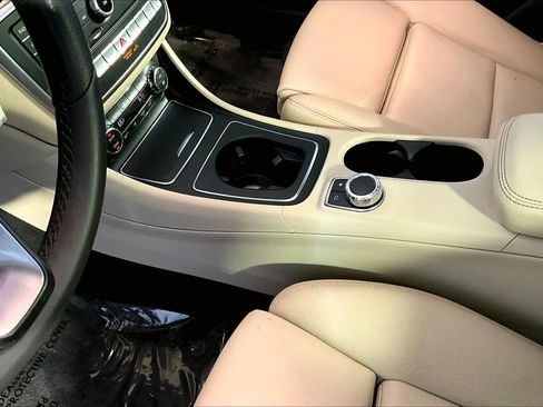 Used 2018 Mercedes-Benz GLA 250 4MATIC image 17