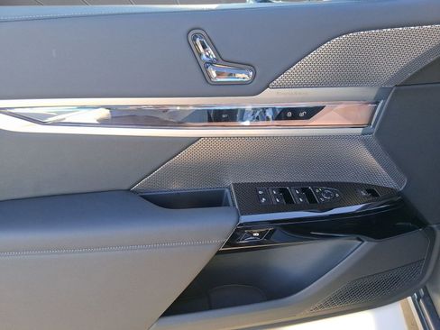New 2026 BMW i7 xDrive60 w/ Premium Package image 12
