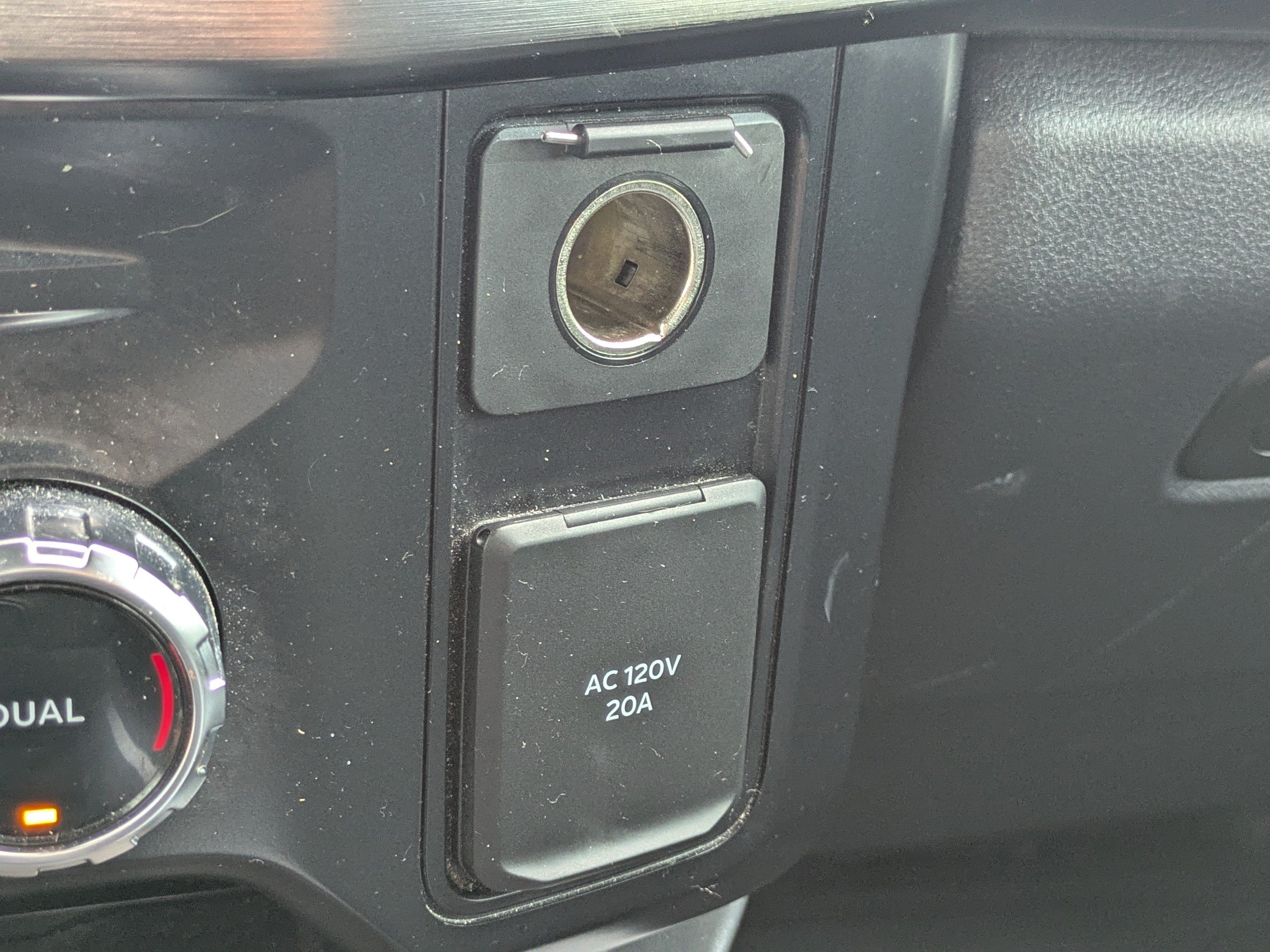 Used 2024 Ford F350 Lariat w/ Sport Appearance Package AWD/4WD image 31