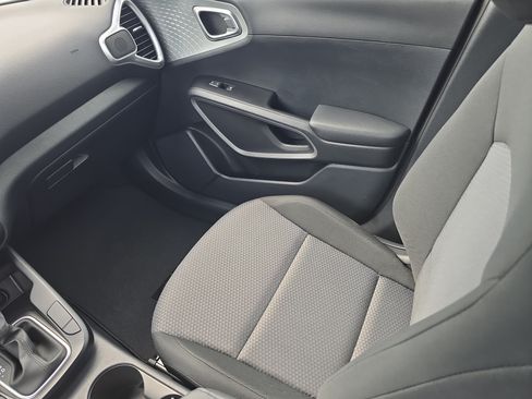 Certified 2025 Kia Soul LX w/ LX Technology Package FWD image 15
