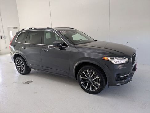 Used 2016 Volvo XC90 T6 Momentum w/ Momentum Plus Package AWD/4WD image 3