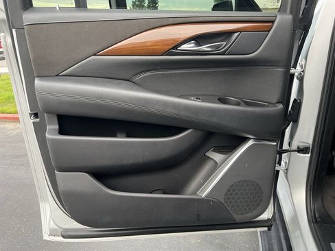 Used 2020 Cadillac Escalade ESV Luxury image 34