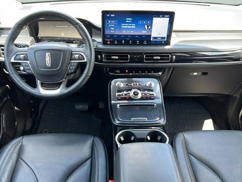 Used 2022 Lincoln Nautilus FWD w/ Premium Package image 10