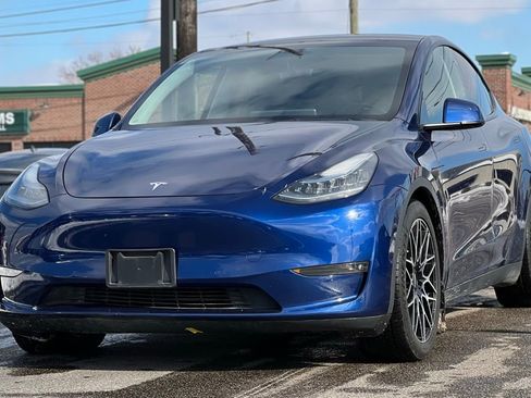 Used 2021 Tesla Model Y Long Range image 12
