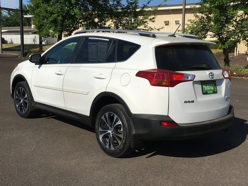 Used 2015 Toyota RAV4 Limited w/ Technology Package AWD/4WD image 4