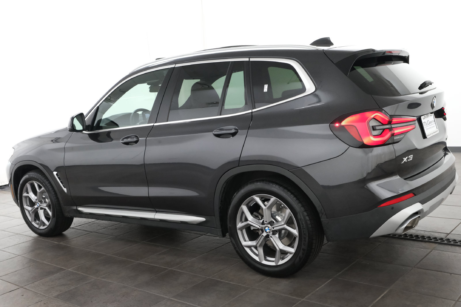 Used 2024 BMW X3 xDrive30i w/ Premium Package AWD/4WD image 3