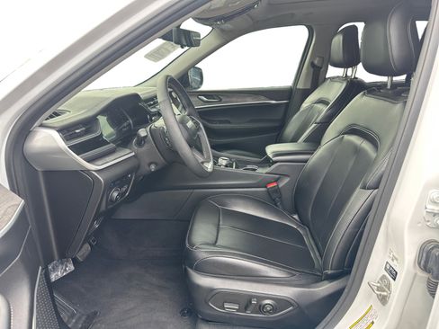 Used 2023 Jeep Grand Cherokee 4WD 4xe w/ Luxury Tech Group II image 9