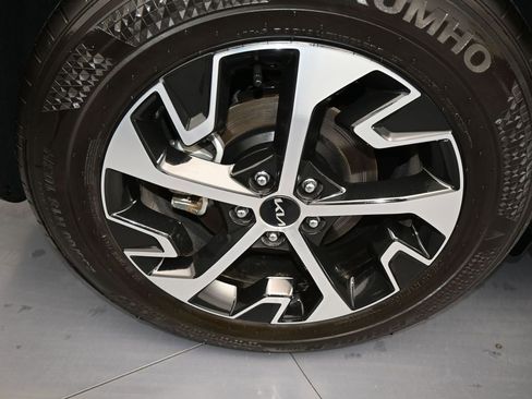 Used 2025 Kia Sportage EX image 44