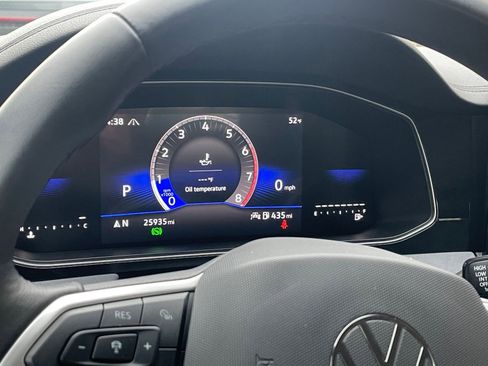 Used 2025 Volkswagen Jetta SE image 39