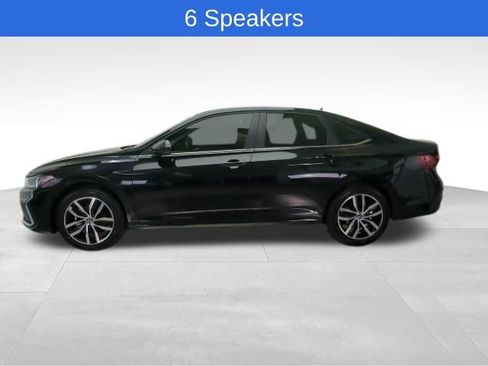 Used 2025 Volkswagen Jetta SE image 4