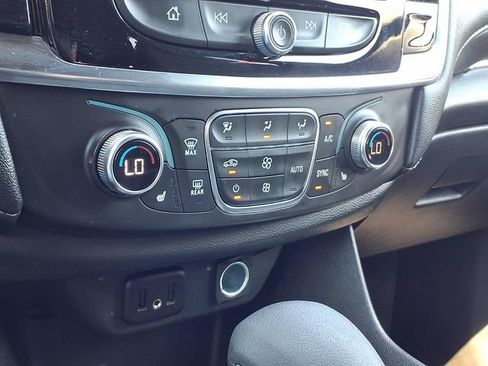 Used 2023 Chevrolet Traverse LT FWD image 13