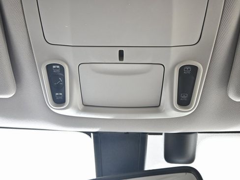 Used 2020 Chrysler Pacifica Limited image 39