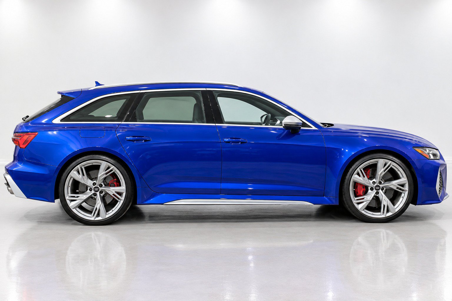 Used 2023 Audi RS 6 AWD/4WD image 4