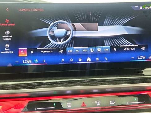 Used 2025 BMW i7 eDrive50 w/ M Sport Package RWD image 45