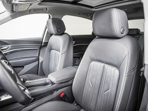 Used 2022 Audi e-tron Premium Plus w/ Premium Plus Package AWD/4WD image 8