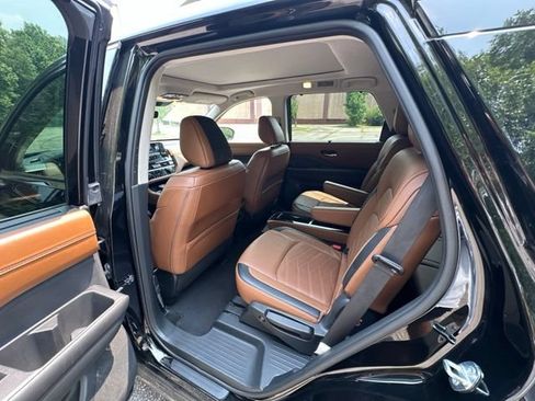 Used 2023 Nissan Pathfinder Platinum AWD/4WD image 19