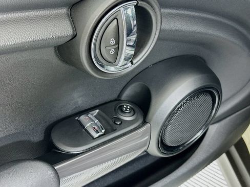 Used 2021 MINI Cooper 2-Door Hardtop FWD image 17