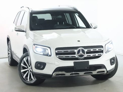Used 2022 Mercedes-Benz GLB 250 4MATIC image 2