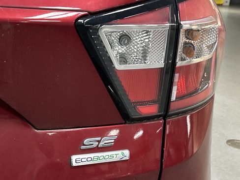 Used 2018 Ford Escape SE w/ SE Sync 3 Package FWD image 11