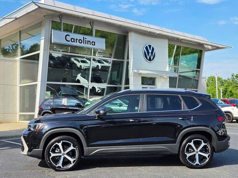 Used 2025 Volkswagen Taos SEL AWD/4WD image 3