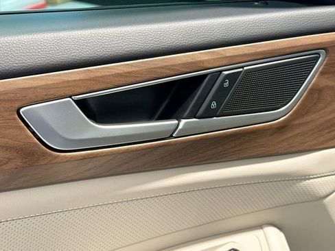 Used 2025 Volkswagen Atlas SE image 13