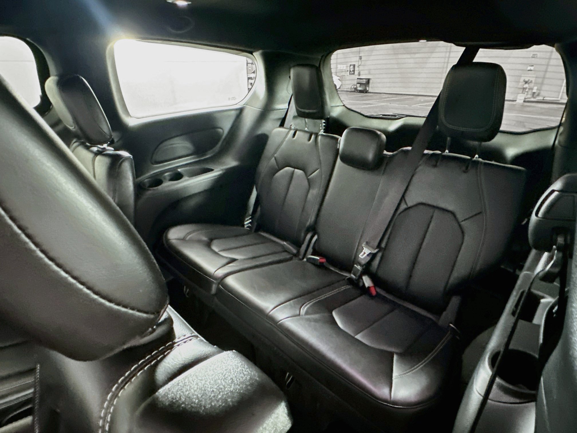 Used 2025 Chrysler Pacifica Select FWD image 28
