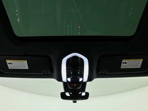 New 2026 Porsche Macan image 19