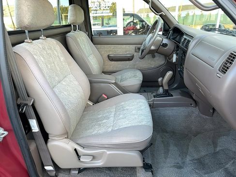 Used 2000 Toyota Tacoma 4x4 Regular Cab image 14
