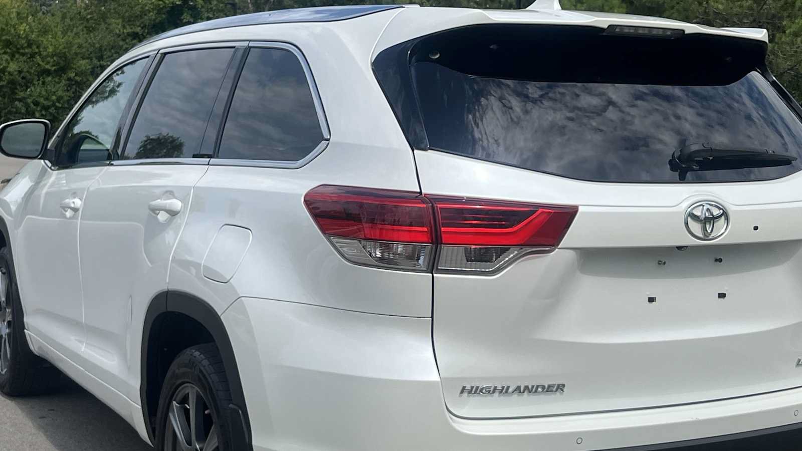 Used 2019 Toyota Highlander Limited AWD/4WD image 17