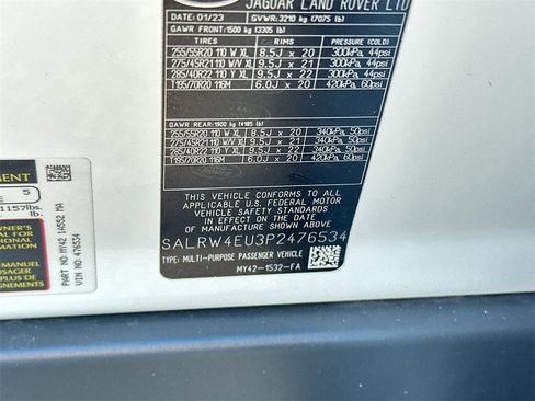 Used 2023 Land Rover Discovery Metropolitan Edition image 34